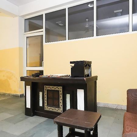 Oyo 28126 Charanpahari Hotel New Delhi Buitenkant foto