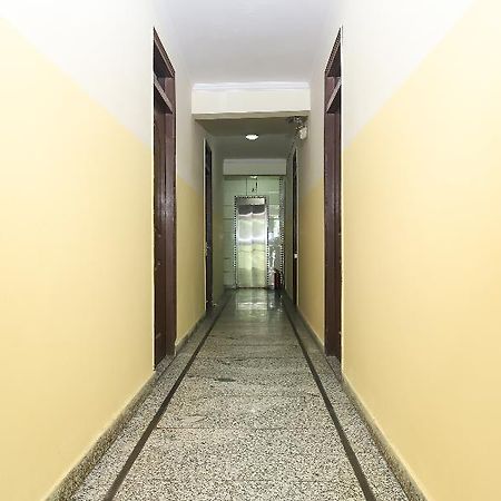 Oyo 28126 Charanpahari Hotel New Delhi Buitenkant foto