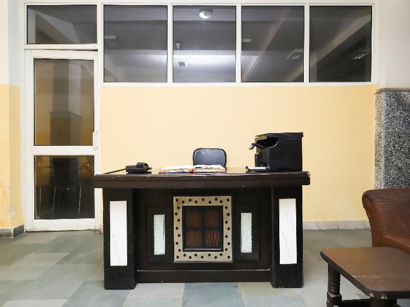 Oyo 28126 Charanpahari Hotel New Delhi Buitenkant foto
